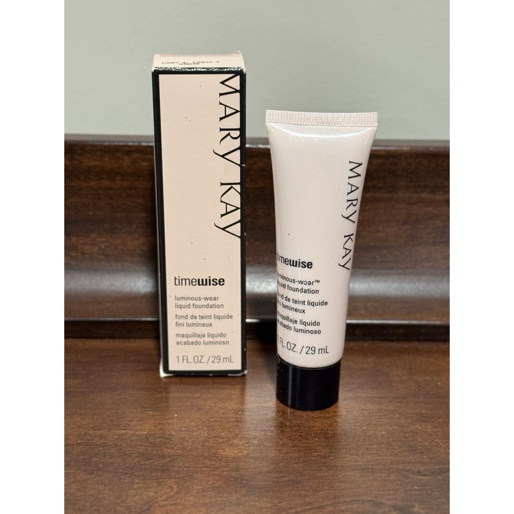 Mary Kay TimeWise Luminous-Wear Liquid Foundation Ivory 4 (038699) 1 fl oz NIB
